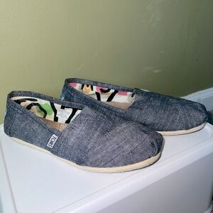 Tom’s chambray denim flats, sz 7